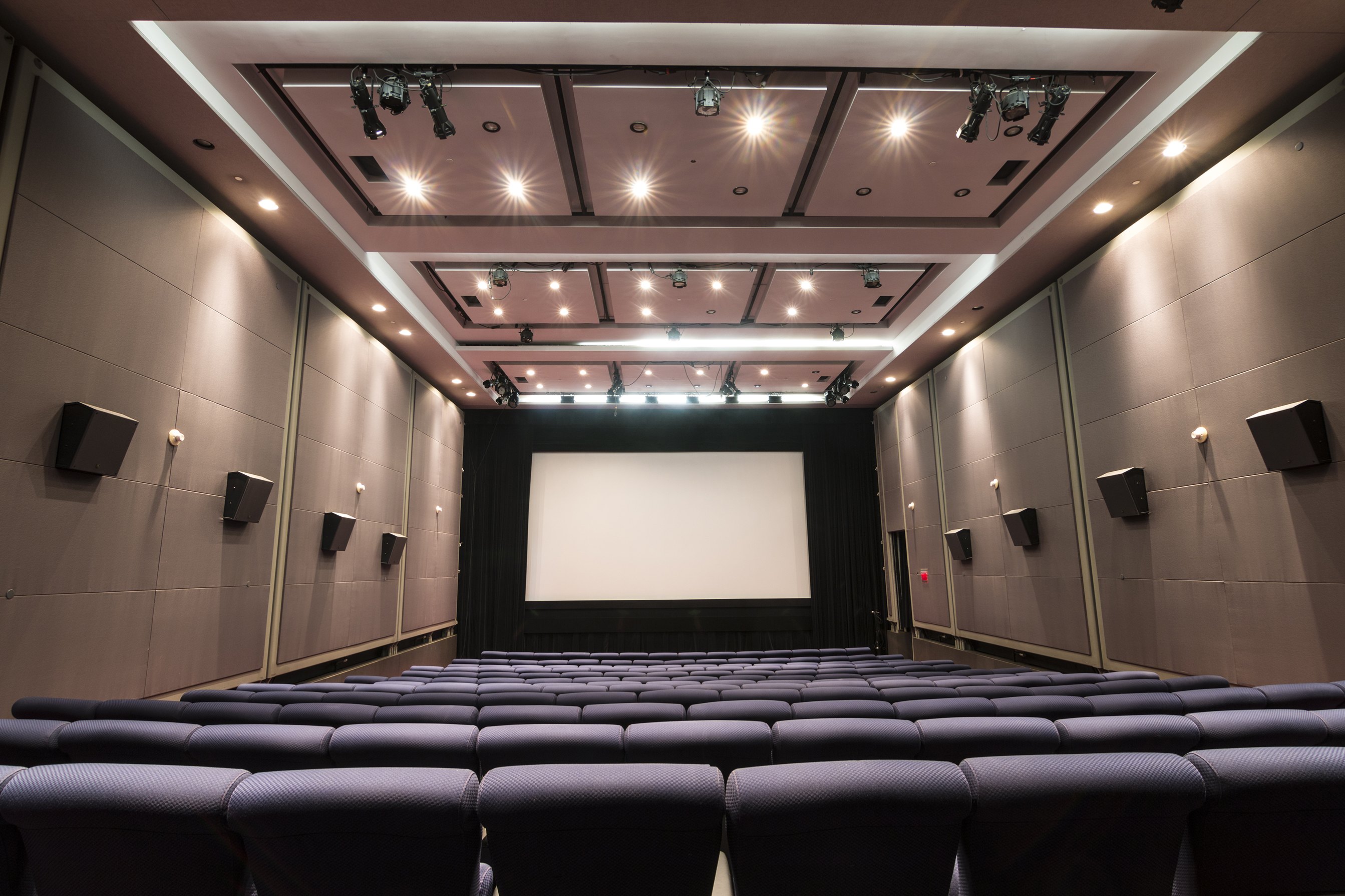 Salle de projection à l'ExCentris - salle Fellini